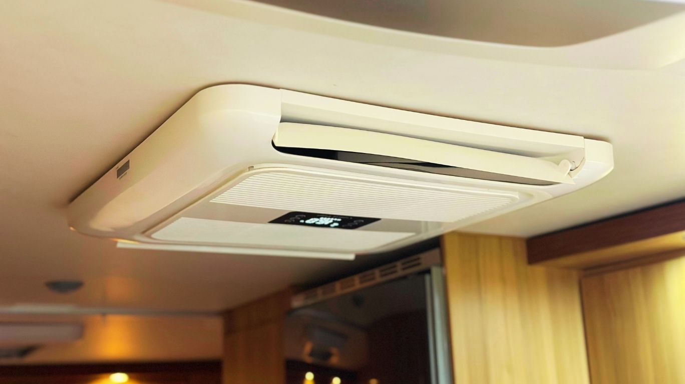 Aire acondicionado 12V de bajo consumo instalado en una autocaravana