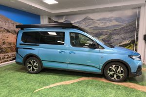 Ford Tourneo Connect Active Azul 01